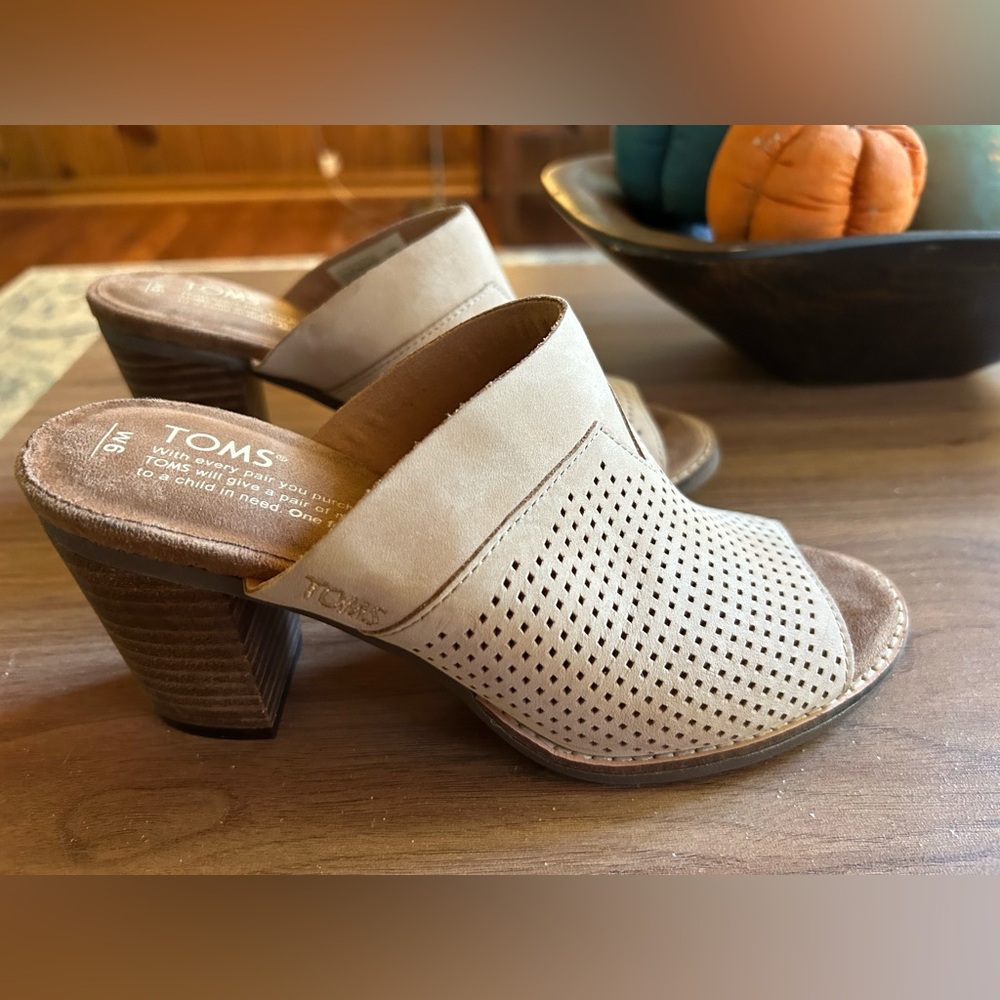 TOMS women’s sz 6 Majorca Mule sandals,sandstorm nubeck, versatile, new w/o box - Picture 4 of 10